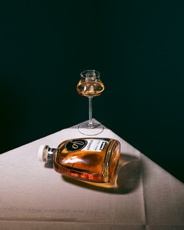 Découvrez l'art du alcool digestif pour clôturer vos repas avec élégance